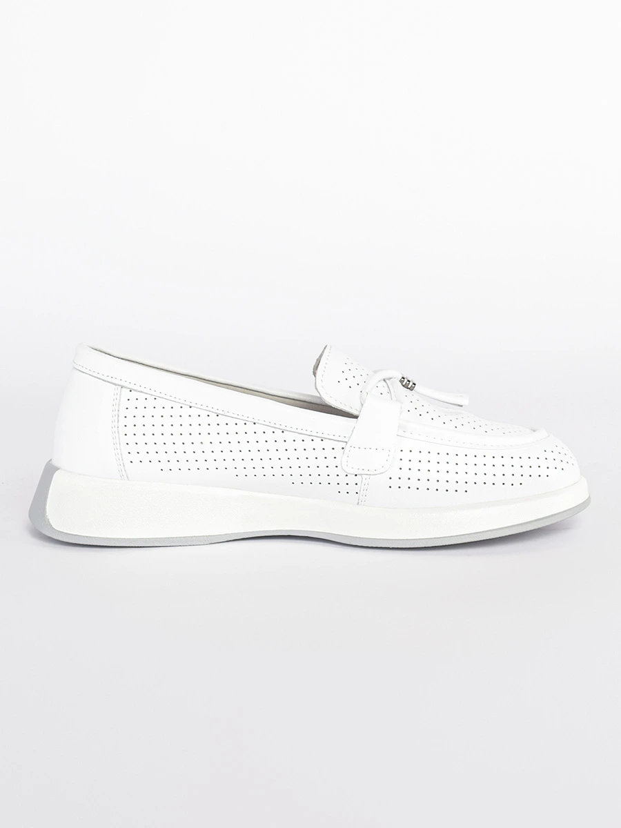 Туфли белого цвета с перфорацией